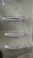 Machine à boutonnières Jack 782G conçue pour coudre les boutonnières sur les chemises et chemisiers pour hommes et femmes, les vêtements de travail et les vêtements pour femmes.