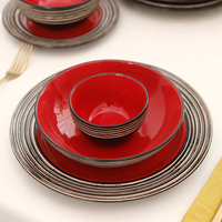 Vaisselle rouge Vaisselle en grès en gros Bol Assiette Vaisselle Ensembles de vaisselle en céramique pour le jour de l'indépendance