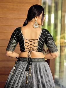 Lehenga Choli de qualité supérieure en noir avec broderie de sequins lourds pour mariage ou soirée, provenant d'un fournisseur indien - Product Image 6