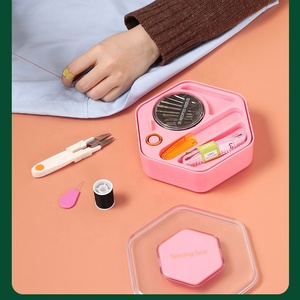 Vente en gros design magnétique multifonctionnel couleur professionnelle <span class=keywords><strong>couture</strong></span> voyage mini kit de <span class=keywords><strong>couture</strong></span> portable <span class=keywords><strong>coffret</strong></span> - Product Image 4