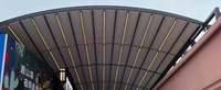 Pergola électrique rétractable de style moderne avec toit en PVC et structure en aluminium, télécommande incluse, idéale pour balcon, restaurant, villa, jardin