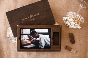 JUNJI 木製メモリ写真ボックス：4x6インチ写真とUSBフラッシュドライブ用 ウェディング記念品木箱 - Product Image 2