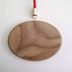 Boîtier de charge sans fil en noyer, bambou et bois, combinaison parfaite de bois et de produits électroniques - Product Image 5