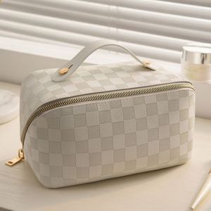 Women's Multi-Functional PU Leather Travel Toilet Case Large Capacity Waterproof Cosmetic Bag Zipper Closure Diamond Lattice - Product Image 1