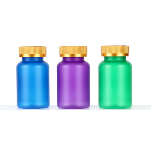 Pot vide personnalisé de 150 ml en PET dépoli coloré pour compléments alimentaires avec bouchon de sécurité anti-enfant doré électroplaqué - Product Image 6