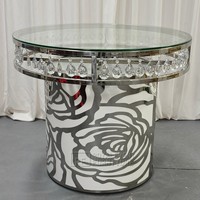 Tables à gâteaux pour gâteaux de mariage, nouveau design, motif rose, acrylique blanc, décoration extérieure, présentoir à fleurs pour banquet, support à gâteaux élégant