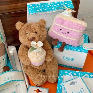 Gâteau en velours rouge magnolia <span class=keywords><strong>Latte</strong></span> jouets en peluche gâteau <span class=keywords><strong>de</strong></span> mariage <span class=keywords><strong>ours</strong></span> <span class=keywords><strong>de</strong></span> Barcelone poupées en peluche logo personnalisé gelée amusante Dessert série - Product Image 2