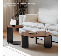Ensemble de table basse en bois brun minimaliste moderne avec rangement intégré, design artisanal écologique pour les petits salons