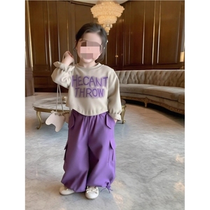 Set di Abbigliamento per Bambine Stile Coreano Autunno Inverno 2025 Maglietta a Maniche Lunghe con Stampa Lettering e Pantaloni Cargo 2 Pezzi Abbigliamento Casual per Bambini - Product Image 1