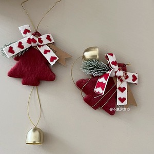 Ornement en peluche pour arbre de Noël avec cloche, décoration suspendue en tissu rouge pour décorations murales de Noël - Product Image 2