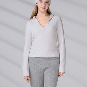 Pull en tricot décontracté à manches longues en laine pour femme, col large beige clair, col en V, idéal pour le bureau et les superpositions - Product Image 1