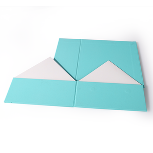 Caja de zapatos plegable de lujo grande, embalaje de cartón negro rígido con logotipo personalizado, cierre magnético, diseño en relieve, materiales reciclados - Product Image 4