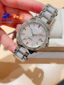 Montre en bois pour femme, montre-bracelet à quartz simple et tendance, nouveau design, montre féminine, boîte cadeau gravée personnalisée - Product Image 3