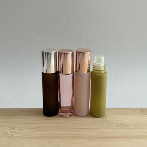 Flacon roll-on en verre épais transparent de 10 ml pour huile corporelle, parfum, sérum, huile essentielle avec bille roulante en métal et capuchon blanc - Product Image 4