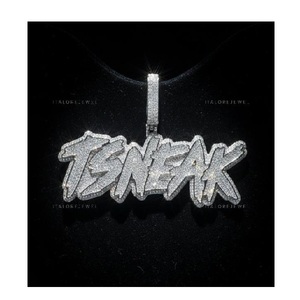 Collier Alphabet SOLO Hip Hop avec Pendentif Lettre en Argent 925 Plaqué Or, Moissanite Sertie en Canal et Perle d'Eau Douce – Tendance et Charme pour Fêtes - Product Image 1