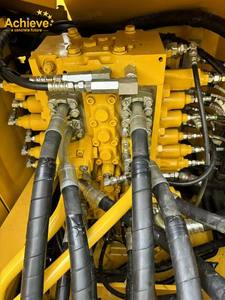 รถขุดตีนตะขาบมือสองยี่ห้อญี่ปุ่น โคมัตสึ รุ่น PC200 น้ำหนัก 20 ตัน เครื่องจักรที่เชื่อถือได้ ประหยัดน้ำมัน พร้อมระบบ PLC ในเครื่องยนต์และเกียร์ - Product Image 6