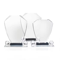 Trophée en cristal en forme de boule incrustée avec base noire, idéal pour les souvenirs sportifs et la sublimation vierge