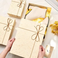 Boîte cadeau rigide personnalisée en gros avec texture gaufrée, logo imprimé OEM ODM, ruban et étiquette, pour cosmétiques et bijoux