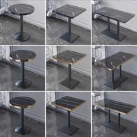 Meubles de restaurant, table à manger en pierre frittée avec base en métal doré, usage commercial pour cafés, bistros, hôtels et salons de thé