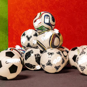 Scatola Regalo Commemorativa Mini Pallone da <span class=keywords><strong>Calcio</strong></span> Mondiale 2026 in PU per i Partite di Mini <span class=keywords><strong>Calcio</strong></span> Mondiale dal 1970 al 2026 - Product Image 4