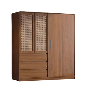 <span class=keywords><strong>Armadio</strong></span> in Legno Massello e Rattan con <span class=keywords><strong>Ante</strong></span> <span class=keywords><strong>Scorrevoli</strong></span>, Stile Mid-century, Colore Noce Puro, Maniglie in Metallo Pieghevoli, Marca Tianyi - Product Image 1