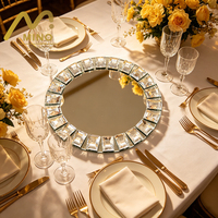 Assiettes de présentation en verre miroir doré de 13 pouces, grand rebord perlé, ornées de diamants, pour décoration de table de mariage et de fête, vente en gros