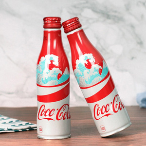 Japonés <span class=keywords><strong>Coca</strong></span> <span class=keywords><strong>Cola</strong></span> Refresco 250ml Original Clásico <span class=keywords><strong>DE</strong></span> LA Montaña Edición Limitada Bebida Carbonatada Bebidas Exóticos Precio al por mayor - Product Image 3