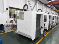 Fraiseuse verticale CNC REALGOLD VMC650 VMC850 4/5 axes avec système de commande GSK unique, cône BT40, pour usinage léger VMC855