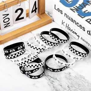 Pulsera de Silicona Ecológica con Logotipo Personalizado al por Mayor 2026, Patrones en Blanco y Negro, Silicona Personalizada - Product Image 5