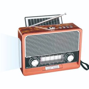 Radio multibandes FM AM SW vintage à grain de bois, alimentée par énergie solaire, avec haut-parleur intégré et lampe torche pour usage domestique et extérieur - Product Image 1