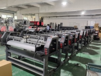 Imprimante à solvant compacte de 700 mm de large, modèle 701, pour la production de stickers, d'affiches et d'étiquettes en petites séries pour l'intérieur
