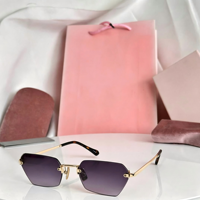 Lunettes de soleil carrées unisexes tendance à monture intégrale en métal, protection UV400, verres dégradés, pour activités de plein air et utilisation à la plage