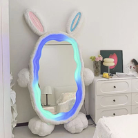 Cermin Lantai LED Desainer Kelinci Bulu Halus Kustom 2026 dengan Lampu Pink, Cermin Berdiri Cantik Ukuran Penuh untuk Kamar Anak Dekorasi Rumah