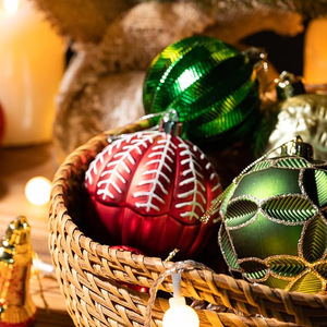 Decoraciones navideñas, bolas de plástico galvanizadas de 6cm, 24 piezas, adornos pintados, adornos colgantes para decoración de árboles de Navidad - Product Image 3