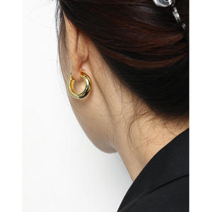 18พันสีเหลืองทองขัด23มิลลิเมตร925เงินสเตอร์ลิงสามเหลี่ยมหลอดต่างหูห่วง - Product Image 5