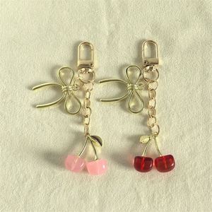 Porte-clés cerise en résine brillante, mignon et exquis, petit pendentif 3D en forme de cerise pour sac - Product Image 1
