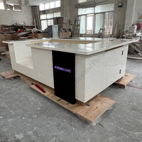 Comptoirs de bar d'hôtel en Corian de couleur unie, tabourets de bar à sushi modernes en pierre, modèles au design luxueux
