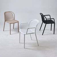 Chaise de salle à manger en plastique PP Design, fabriquée à partir de polypropylène de haute qualité importé à 100 %, garantissant une durabilité accrue