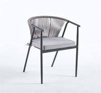 Chaise de Salle à Manger d'Extérieur Empilable Hotsell 2023 en Corde Tressée, avec Cadre en Fer Métallique et Coussin Imperméable, pour Patio, Café et Jardin, Vente en Gros