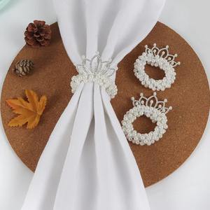 Anneau de serviette de table de luxe fait main, écologique, durable, 5 cm, avec accents de perles, décoration de couronne en stock pour les mariages et les fêtes - Product Image 1