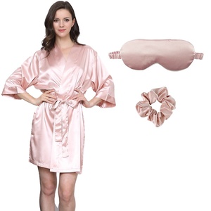 Lujoso Set <span class=keywords><strong>de</strong></span> Regalo Nupcial <span class=keywords><strong>de</strong></span> 3 Piezas <span class=keywords><strong>para</strong></span> Mujer: Coleteros <span class=keywords><strong>de</strong></span> Pelo <span class=keywords><strong>de</strong></span> 5cm, Antifaz <span class=keywords><strong>para</strong></span> <span class=keywords><strong>Dormir</strong></span> y Bata Kimono <span class=keywords><strong>de</strong></span> Seda Satinada <span class=keywords><strong>para</strong></span> Boda - Product Image 1