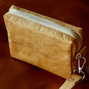 Sac cosmétique vintage personnalisé OEM en Tyvek avec fermeture éclair, poignée souple, résistant à l'eau, durable, écologique, organiseur de maquillage de voyage - Product Image 3