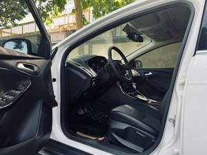 Vendita all'ingrosso usato <span class=keywords><strong>2018</strong></span> <span class=keywords><strong>Ford</strong></span> <span class=keywords><strong>Focus</strong></span> berlina classico EcoBoost 180 automatico Elite mano destra sterzo ibrido scuro Gas Turbo - Product Image 4