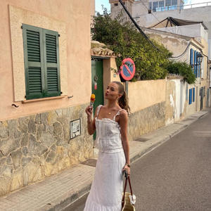 Abito Estivo Casual a Strati con Volant e Arricciature, Spalline Sottili, Midi Fluido Bianco con Dettagli Traforati, Leggero per Vacanze e Uso Quotidiano - Product Image 4