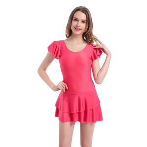 <span class=keywords><strong>Maillot</strong></span> <span class=keywords><strong>de</strong></span> <span class=keywords><strong>bain</strong></span> une pièce TKS <span class=keywords><strong>grande</strong></span> <span class=keywords><strong>taille</strong></span> pour femme, couvrant le ventre, <span class=keywords><strong>amincissant</strong></span>, froncé, à manches courtes et jupe intégrée - Product Image 6