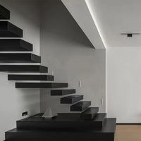 Vente en gros Bande de roulement d'escalier en bois massif de chêne rouge polyvalent de haute qualité Design moderne finition noire semi-transparente Durable personnalisé