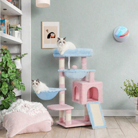 Structure d'escalade pour chat en bois intégrée avec griffoir en sisal, plateforme de saut, design minimaliste, exportation en carton