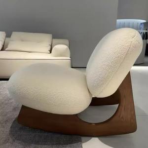 Fauteuil de salon en tissu vert avec base en bois, mobilier d'intérieur pour hôtel, structure de support durable - Product Image 5