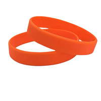 Pulseras deportivas de silicona de color liso al por mayor como regalos promocionales para eventos y actividades deportivas