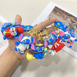 Llavero de PVC ligero personalizable de Stitch de dibujos animados, colgante de disfraz de Halloween, regalo para mochila de estudiante, ideal para máquina de garras - Product Image 1